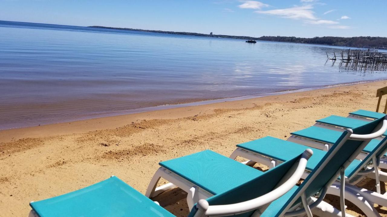 Brio Beach Inn Traverse City Kültér fotó