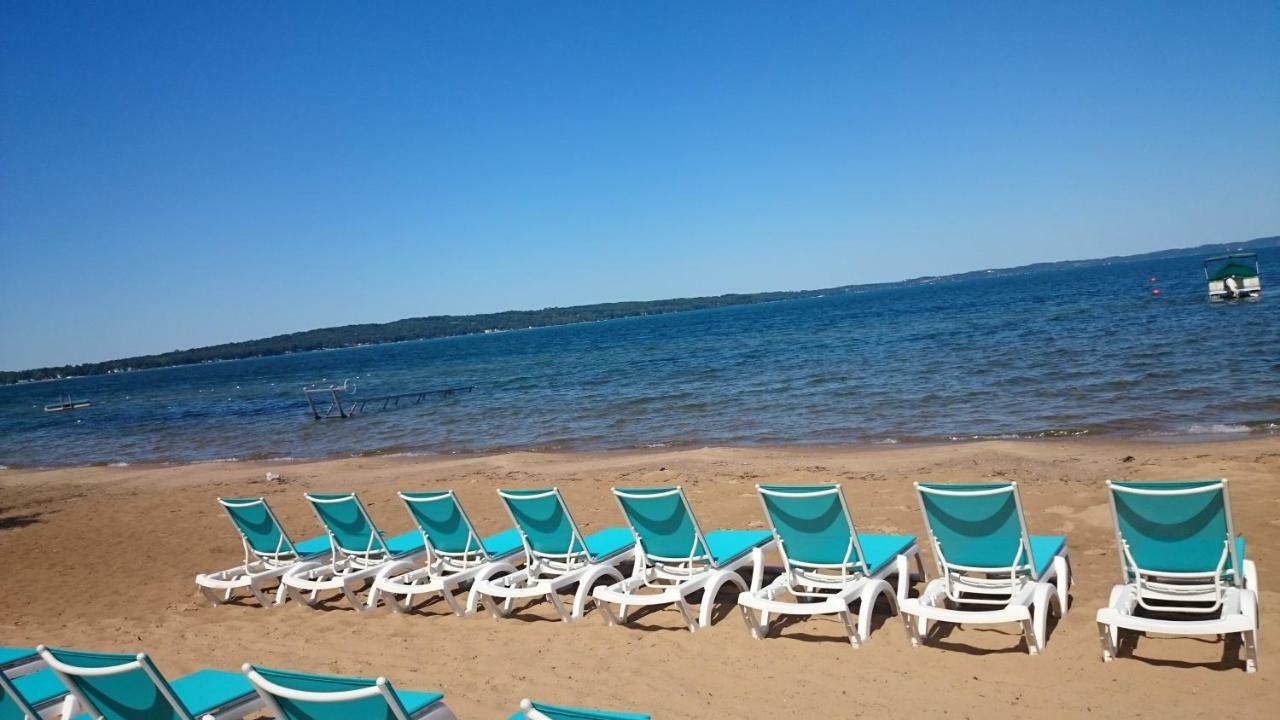Brio Beach Inn Traverse City Kültér fotó